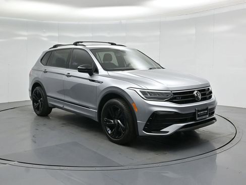 Used 2023 Volkswagen Tiguan SE R-Line image 51