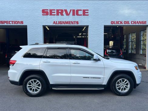 Used 2019 Jeep Grand Cherokee Laredo image 1