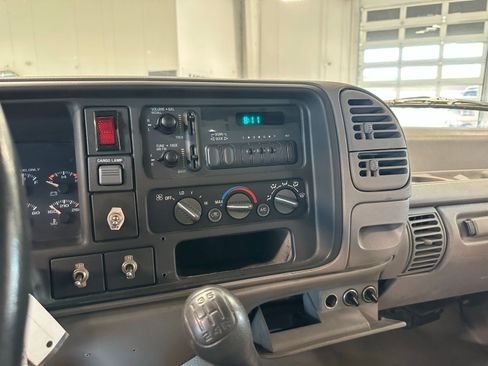 Used 1995 Chevrolet Silverado 3500 4x4 Regular Cab image 24