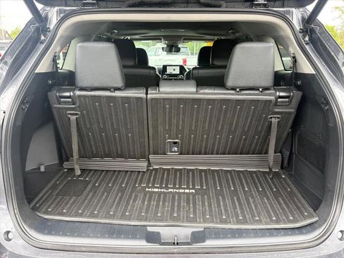 Used 2023 Toyota Highlander XLE FWD image 28