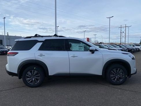 New 2025 Nissan Pathfinder SV w/ Black Appearance Package image 6