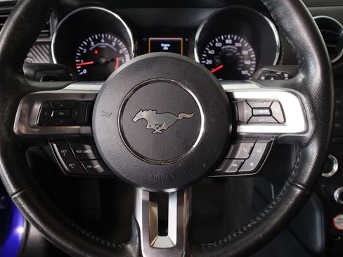 Used 2016 Ford Mustang Coupe RWD image 3