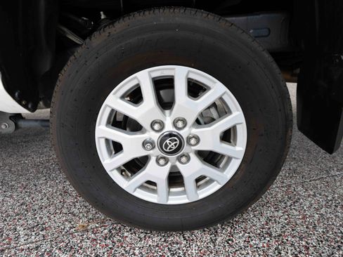 Used 2025 Toyota Tacoma SR5 AWD/4WD image 28