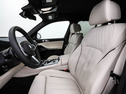 New 2026 BMW X5 xDrive40i w/ M Sport Package AWD/4WD image 11