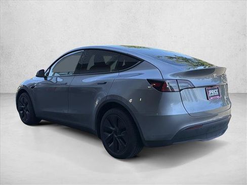 Used 2024 Tesla Model Y Long Range AWD/4WD image 7