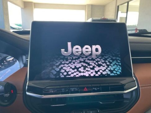 Used 2025 Jeep Compass Limited AWD/4WD image 26