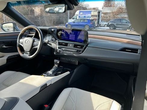 Certified 2024 Lexus ES 300h w/ Luxury Package image 17