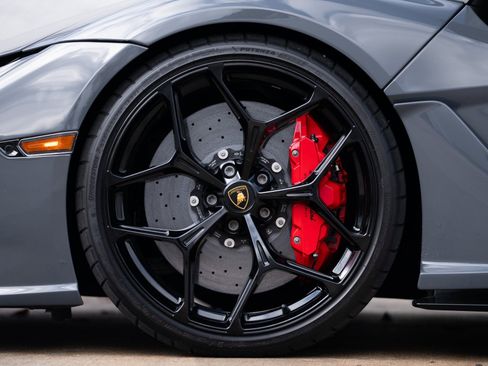 Used 2024 Lamborghini Revuelto image 32