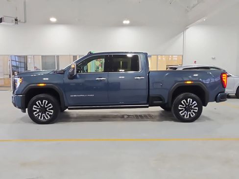 Used 2025 GMC Sierra 2500 Denali Ultimate image 5
