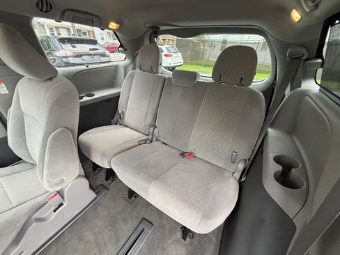 Used 2018 Toyota Sienna LE AWD/4WD image 9