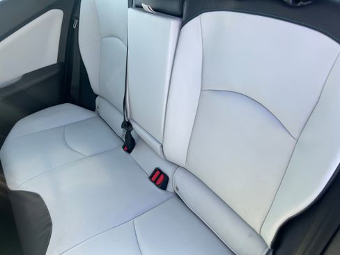 Used 2018 Toyota Prius Four w/ Advanced Technology Package image 14