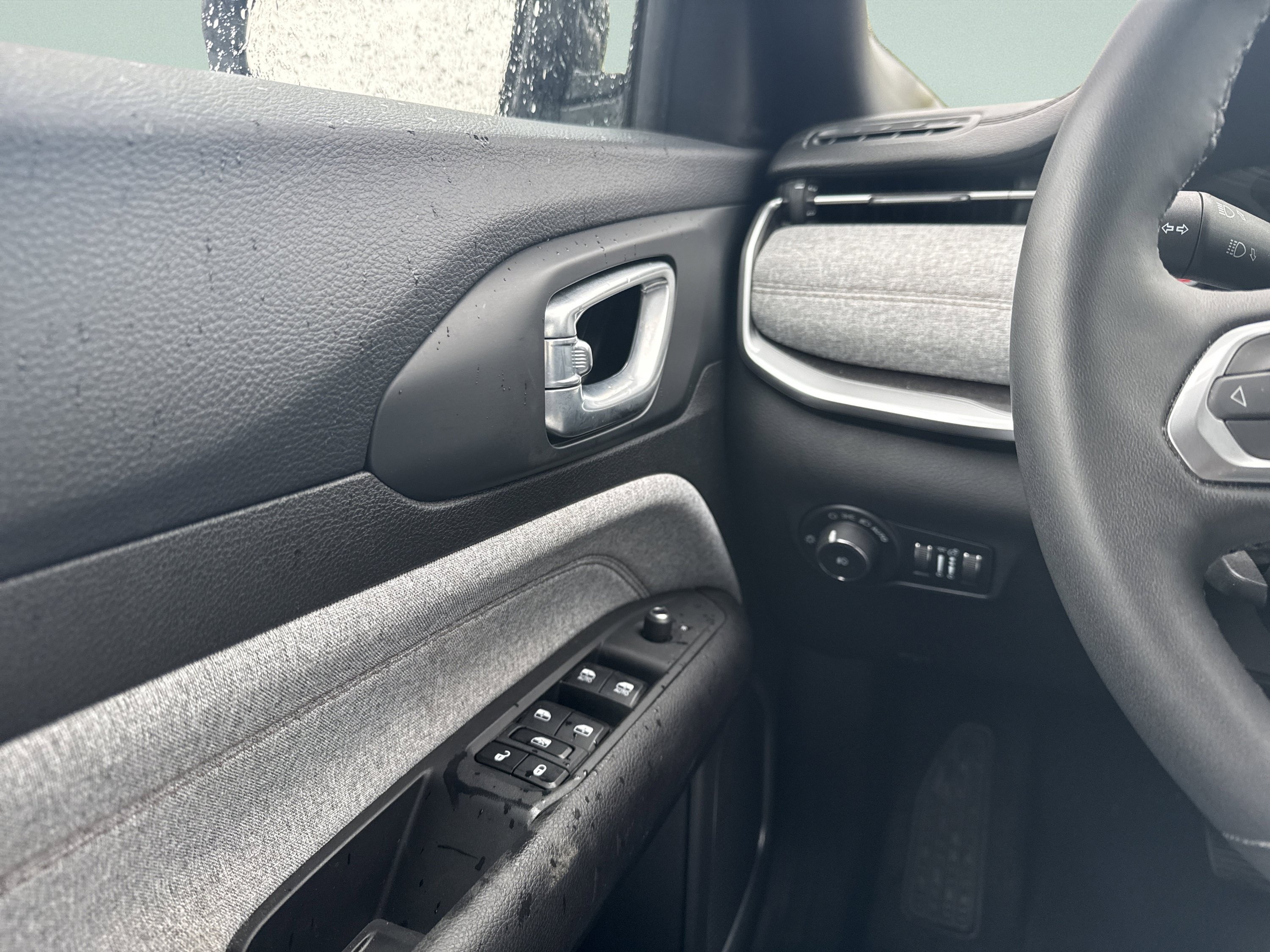 Used 2023 Jeep Compass Latitude AWD/4WD image 13
