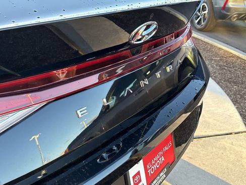 Used 2023 Hyundai Elantra SEL w/ Convenience Package image 9