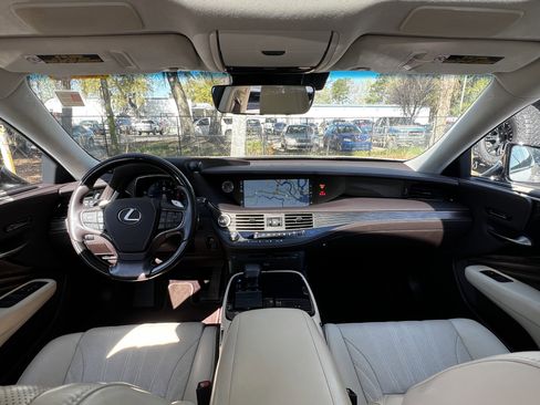 Used 2020 Lexus LS 500 w/ Interior Upgrade Package image 36
