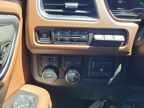 Certified 2024 Chevrolet Suburban High Country w/ Advanced Technology Package AWD/4WD image 28