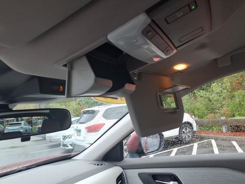 Used 2023 Nissan Rogue SV image 29