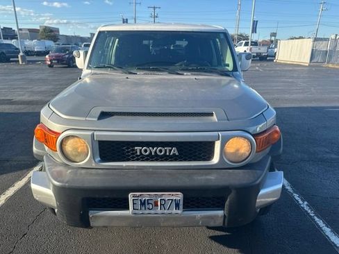 Used 2012 Toyota FJ Cruiser 2WD image 2