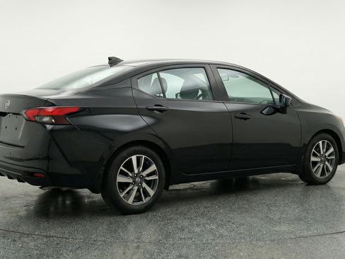 Used 2025 Nissan Versa SV image 9