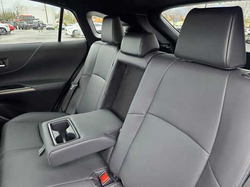 Used 2023 Toyota Venza XLE image 17