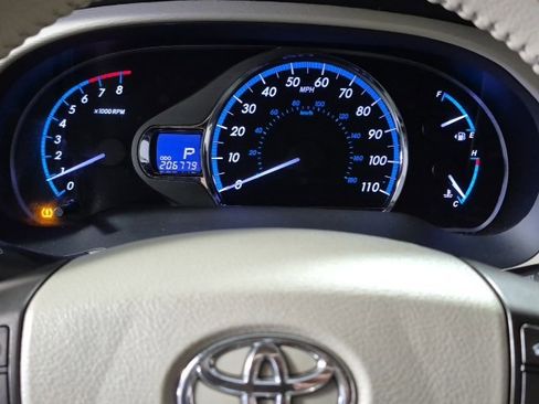 Used 2013 Toyota Sienna XLE image 12