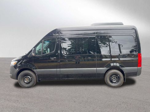Used 2024 Mercedes-Benz Sprinter 2500 image 4