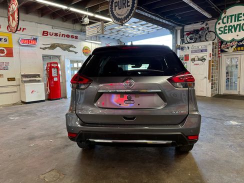 Used 2020 Nissan Rogue SV image 4