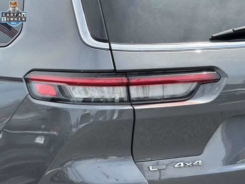 Used 2023 Jeep Grand Cherokee L Limited w/ Luxury Tech Group II AWD/4WD image 9