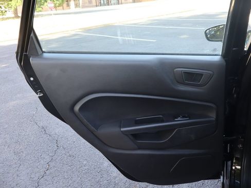 Used 2013 Ford Fiesta SE FWD image 24
