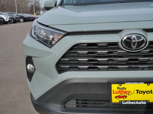 Used 2020 Toyota RAV4 XLE w/ Convenience Package image 12