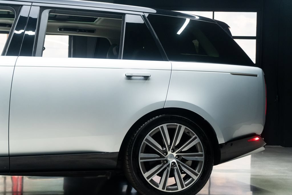 Used 2023 Land Rover Range Rover Long Wheelbase SE AWD/4WD image 22