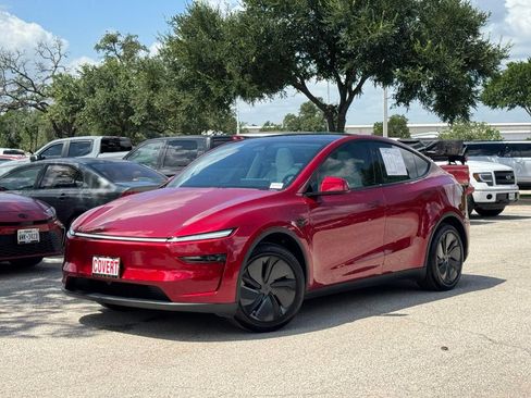 Used 2026 Tesla Model Y 2WD image 1