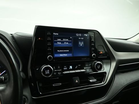 Used 2022 Toyota Highlander XLE FWD image 16