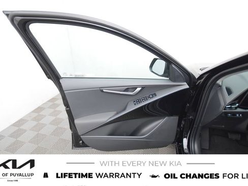 New 2025 Kia Niro EX image 9