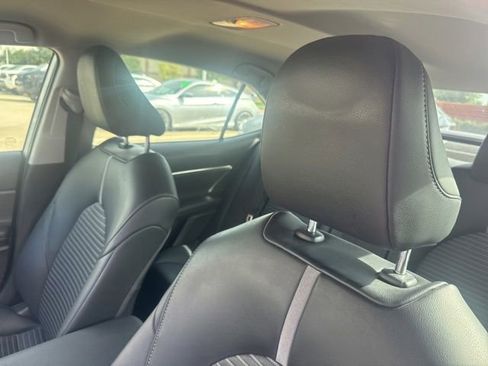 Used 2020 Toyota Camry SE FWD image 9
