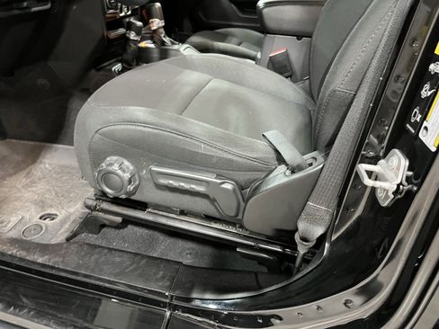 Used 2023 Jeep Wrangler Unlimited image 17