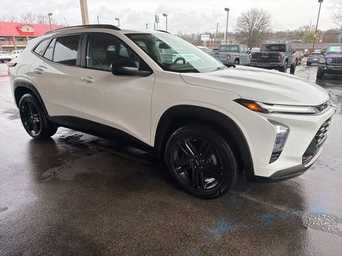 Used 2025 Chevrolet Trax ACTIV w/ Driver Confidence Package image 3