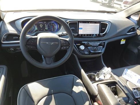 New 2026 Chrysler Pacifica Limited w/ S Appearance Package image 7