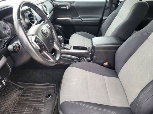 Used 2021 Toyota Tacoma TRD Off-Road w/ Technology Package image 12