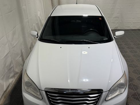 Used 2013 Chrysler 200 LX image 3