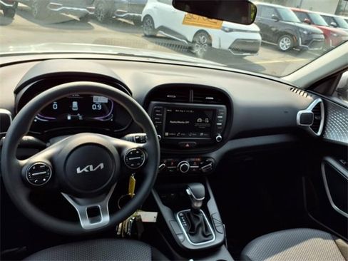 Used 2025 Kia Soul LX w/ LX Technology Package image 11