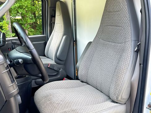 Used 2022 GMC Savana 3500 w/ Power Convenience Package image 18