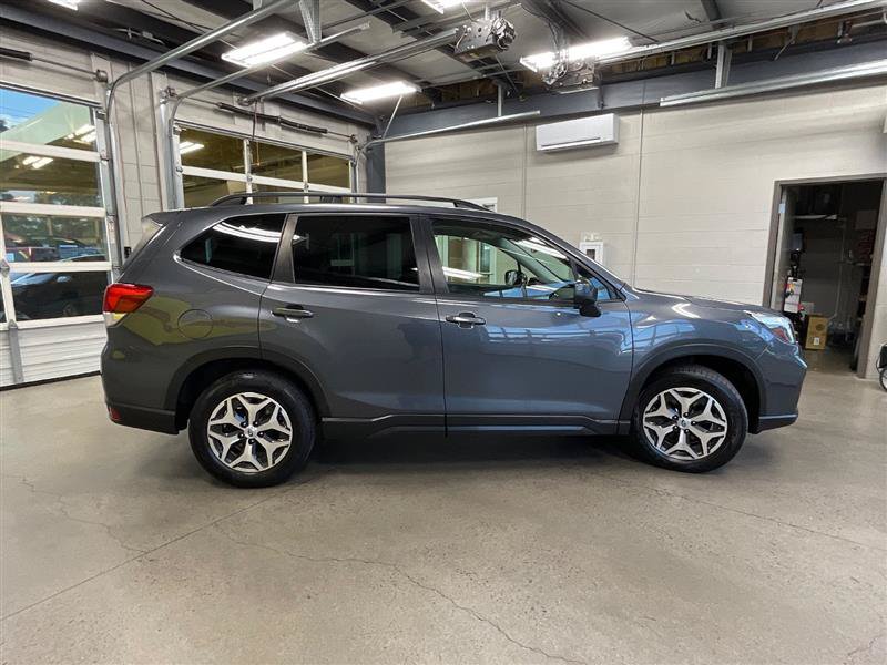 Used 2021 Subaru Forester Premium AWD/4WD image 6