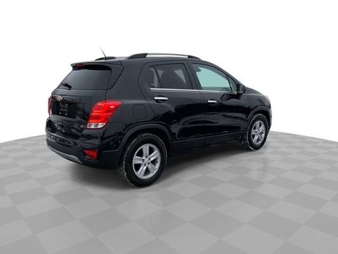 Used 2020 Chevrolet Trax LT w/ Sun & Sound Package image 2