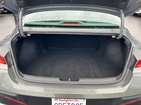 Used 2025 Hyundai Elantra SEL image 29