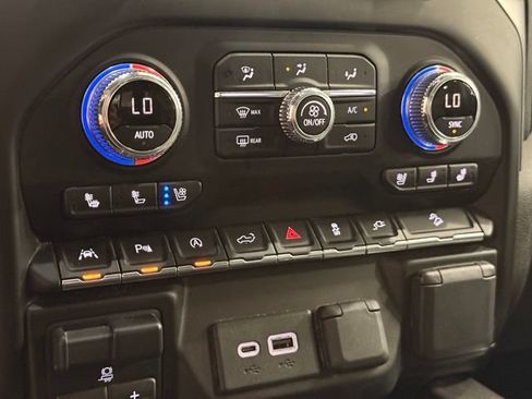 Used 2020 GMC Sierra 1500 SLT w/ SLT Premium Plus Package AWD/4WD image 15