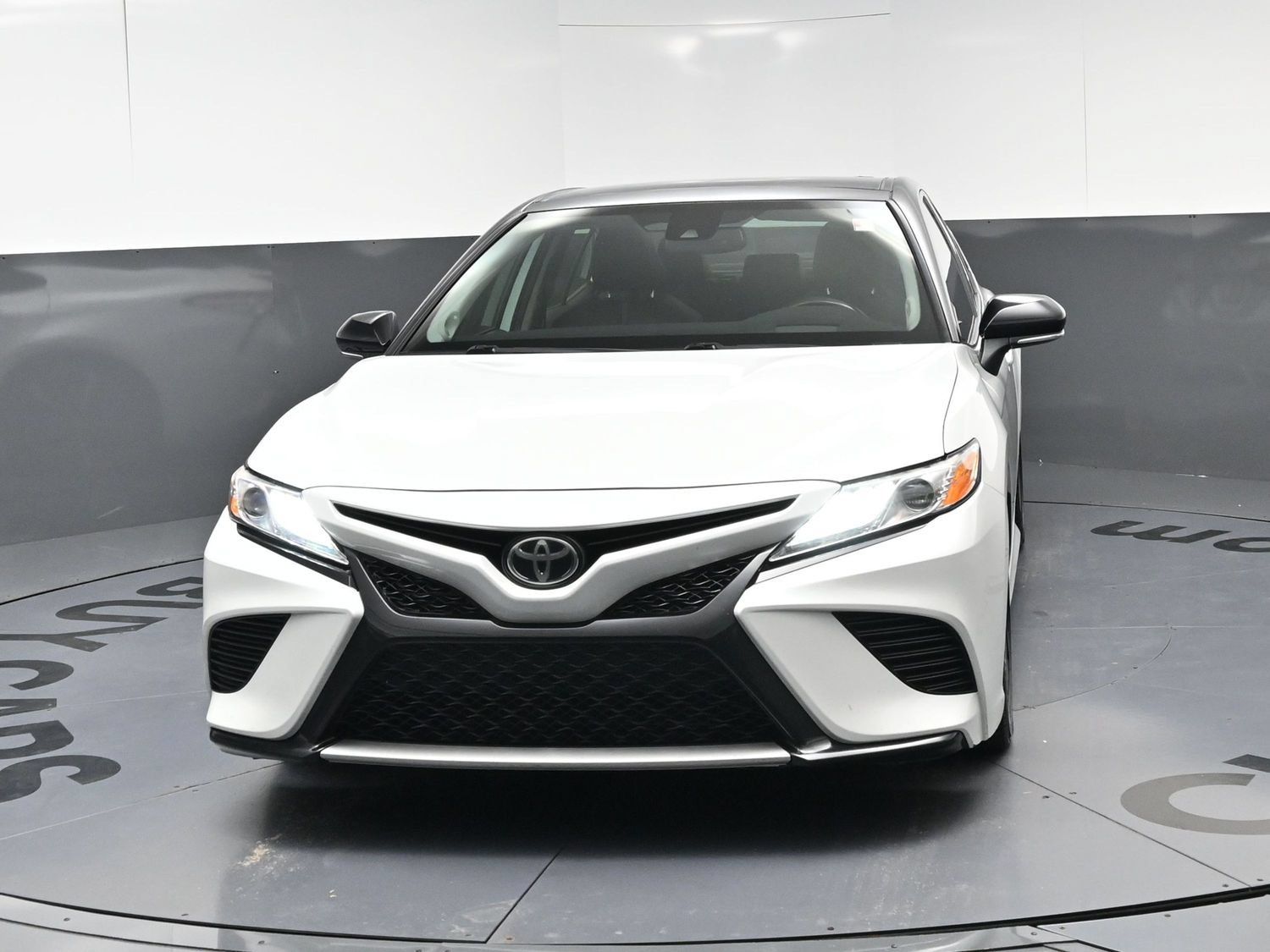 Used 2020 Toyota Camry XSE FWD image 3