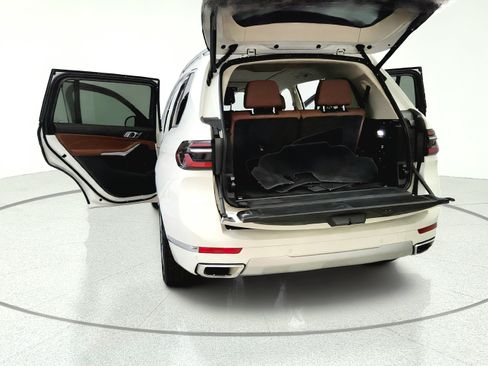Used 2023 BMW X7 xDrive40i AWD/4WD image 13