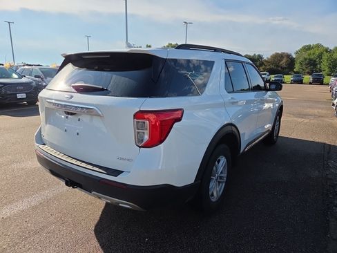Used 2024 Ford Explorer XLT w/ Equipment Group 202A AWD/4WD image 9