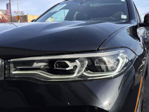 Used 2022 BMW X7 xDrive40i w/ M Sport Package image 11