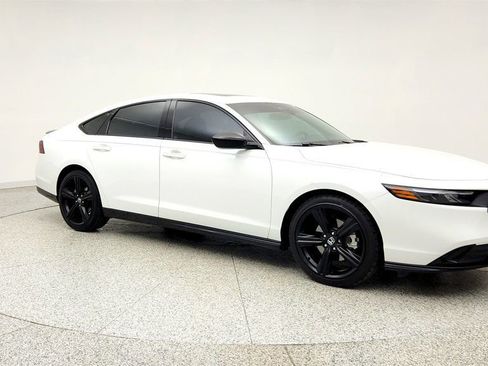Used 2023 Honda Accord Sport image 3